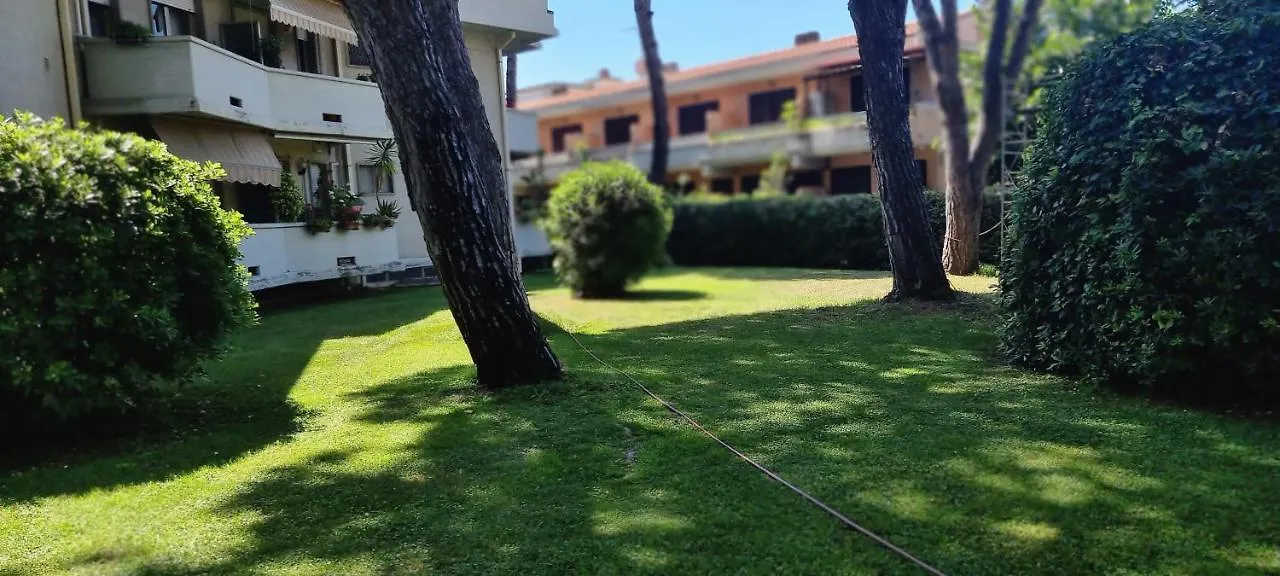 Apartament La Casina Al Mare Marina di Massa 0*,  Włochy